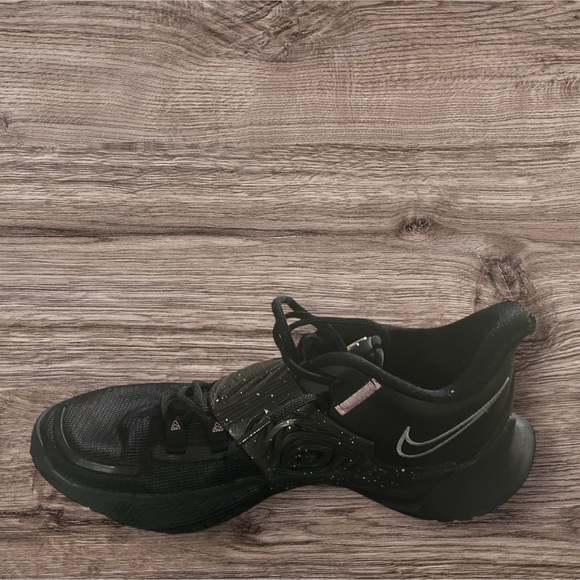 Nike Black Sneakers Modern Athletic Design - Picture 8 of 10